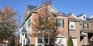 Three Bedroom End Unit Townhome in AMAZING Neighborhood! Gallery 1