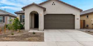 Charming 3-Bed Rental with Spacious Yard Gallery 1