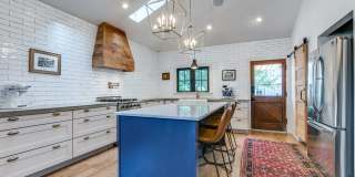 GORGEOUS BEACON HILL BUNGALOW Gallery 11