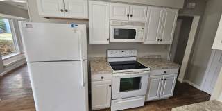 Comfortable 3-Bedroom Ranch with Garage and Private Yard Gallery 7