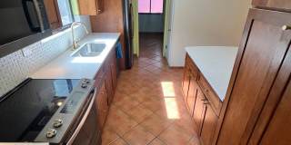 East- 3 bedroom/ 2 bathroom home with sparkling pool! Gallery 26