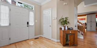 670 MCLEARY Square SE Gallery 2