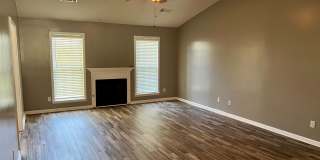 3 Bed, 2 Bath with Vaulted Living Room, Walk-In Shower, and Privacy-Fenced Yard Gallery 4