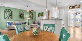 4 bedroom 2.5 bathroom home close to beaches, shopping, and Marine Corps Bases. Gallery 18
