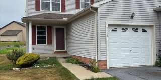 Beautiful 3 bedroom 2.5 bath end unit townhouse Gallery 1