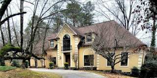 2811 Hawthorne Drive NE Gallery 1