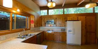 ALL UTILITIES INCLUDED! ~ 3 Bedroom 1 Bath Gallery 17
