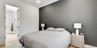 North Loop Area Gem!!! Gallery 14