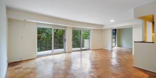 UNIQUE ONE BEDROOM AND DEN CONDO IS NOW AVAILABLE IN THE HIGHLY DESIREABLE PARKSIDE PLAZA CONDOMINIUM Gallery 7