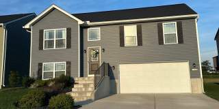 Beautiful 3-Bedroom, 3-Bathroom Home with Neighborhood Pool Access in Williamstown, KY Gallery 1