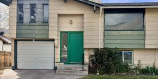 Spacious 4 Bed / 2 Bath Duplex | Garage + Split-Level Layout | Pet Negotiable Gallery 1