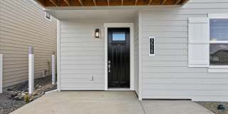 5-bedroom, 3-bedroom single family home! Gallery 7