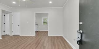 Charming 2BR/1BA Apartment in the Heart of Summerville Gallery 1