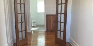 Charming 2-Bed, 1-Bath Apartment – Comfortable  Convenient Gallery 1