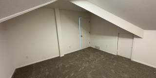 Fully Renovated 3 Bed 2.5 Bath Townhome w/ 1 Car Garage & Yard! Gallery 31