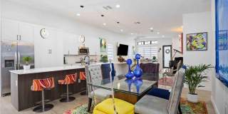 7520 N COOLIDGE AVENUE Gallery 21