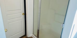 Gorgeous Remodeled Spacious 4 bedroom Gallery 33
