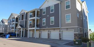 3 Bed / 2 Bath Top-Floor Condo Near Mountain View Village — Garage & Pool 3 Bed / 2 Bath Top-Floor Condo Near Mountain View Village — Garage & Pool Gallery 1