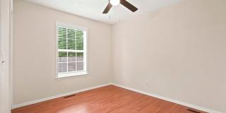 Charming 3 Bedroom Home with Washer & Dryer, Garage & Storage Shed Gallery 16