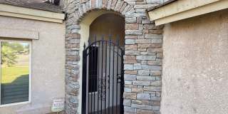 Elegant 3-Bedroom Home in Seven Oaks Gallery 4