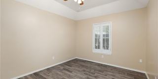 413 E Wisteria Avenue Gallery 9
