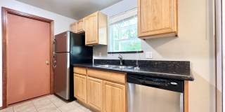 3BR/1+1BA Single Family House - Bellevue Gallery 9