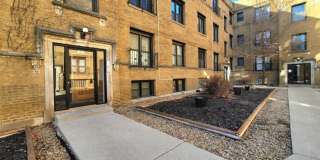 730 Roscoe Gallery 1