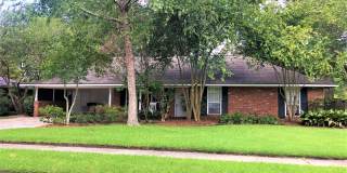 Spacious Broadmoor Home with Large Yard & Detached Bonus Space Gallery 1
