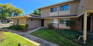 Spacious townhome in a well-maintained El Cajon complex Gallery 1