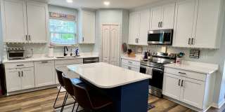 5 bedroom home with fenced in yard!!! Gallery 10