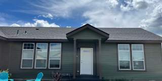 Beautiful 3BR/2BA Home in Valley Vista Estates – 2-Car Garage, Fenced Yard & Dog Friendly Gallery 1