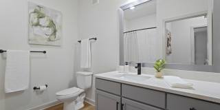 HōM at River Hills Gallery 33