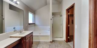 Nice 3 Bedroom 2 Bathroom Home with Storm Shelter and Office! Gallery 16