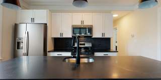 Awesome 5 bed 2 bath in Mission Hill..... Gallery 8