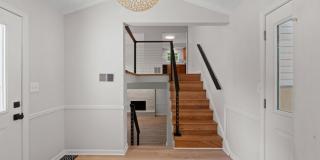 Ready for move in!  Home in water privileged Hillsmere! Gallery 3