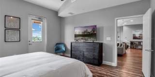 525 E JACKSON STREET Gallery 21