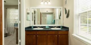 Edgewater Apartments Gallery 8