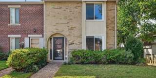 Charming End-Unit Townhome in Sought-After Maryland Place, Gaithersburg Gallery 1