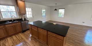 Room in 6 Bedroom Home at Oak Park Rd Gallery 33