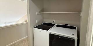 Large 6-Bedroom Home with a Fenced Yard, Pet Friendly! Gallery 7