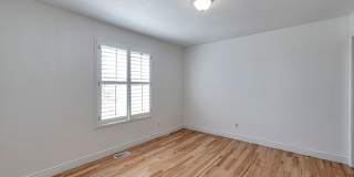Beautiful 2 Story Home w attached 2 car garage Gallery 17