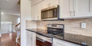 Updated 4 level TH w/ 2 FB & 2 "1/2" baths + One car garage! Gallery 5
