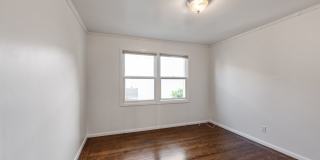 Stunning, Pet Friendly Edwardian 2BR Remodel in Prime location Gallery 26