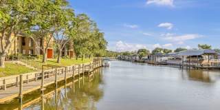 Remodeled 2/2 Waterfront Condo Gallery 30