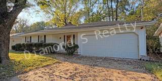 Charming 3 bedroom Home near Hwy 65 and Cherry! Gallery 1