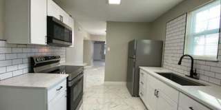 1000 West 53rd Street - Lower Unit Gallery 21