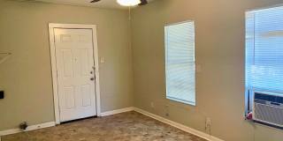 Charming 3 Bedroom Home with Detached Garage in South San Antonio Gallery 9