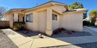 Beautiful Updated 3 Bedroom / 2 Bathroom Home in Prime Rio Rancho Location Gallery 1