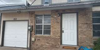 For Rent - 3 Bed/ 2 Bath Townhome - 1012 Glenna Gallery 1