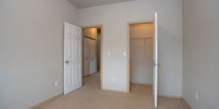 Modern 4 Bedroom, 2.5 Bath Home In Silver Creek w/AC Gallery 30